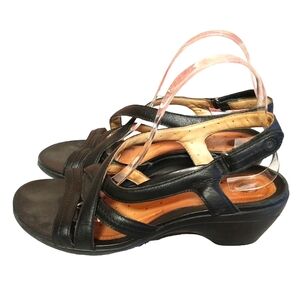 Unstructured Clarks Strappy Womens Sandals Orthotic Comfort  Leather Bla…